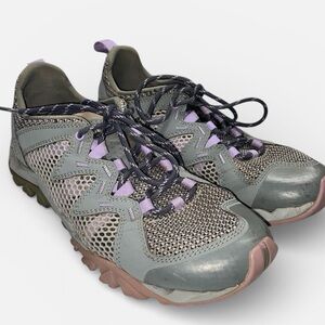 * Merrell Women's size 7  Athletic Shoes in Gray and Light Pink
